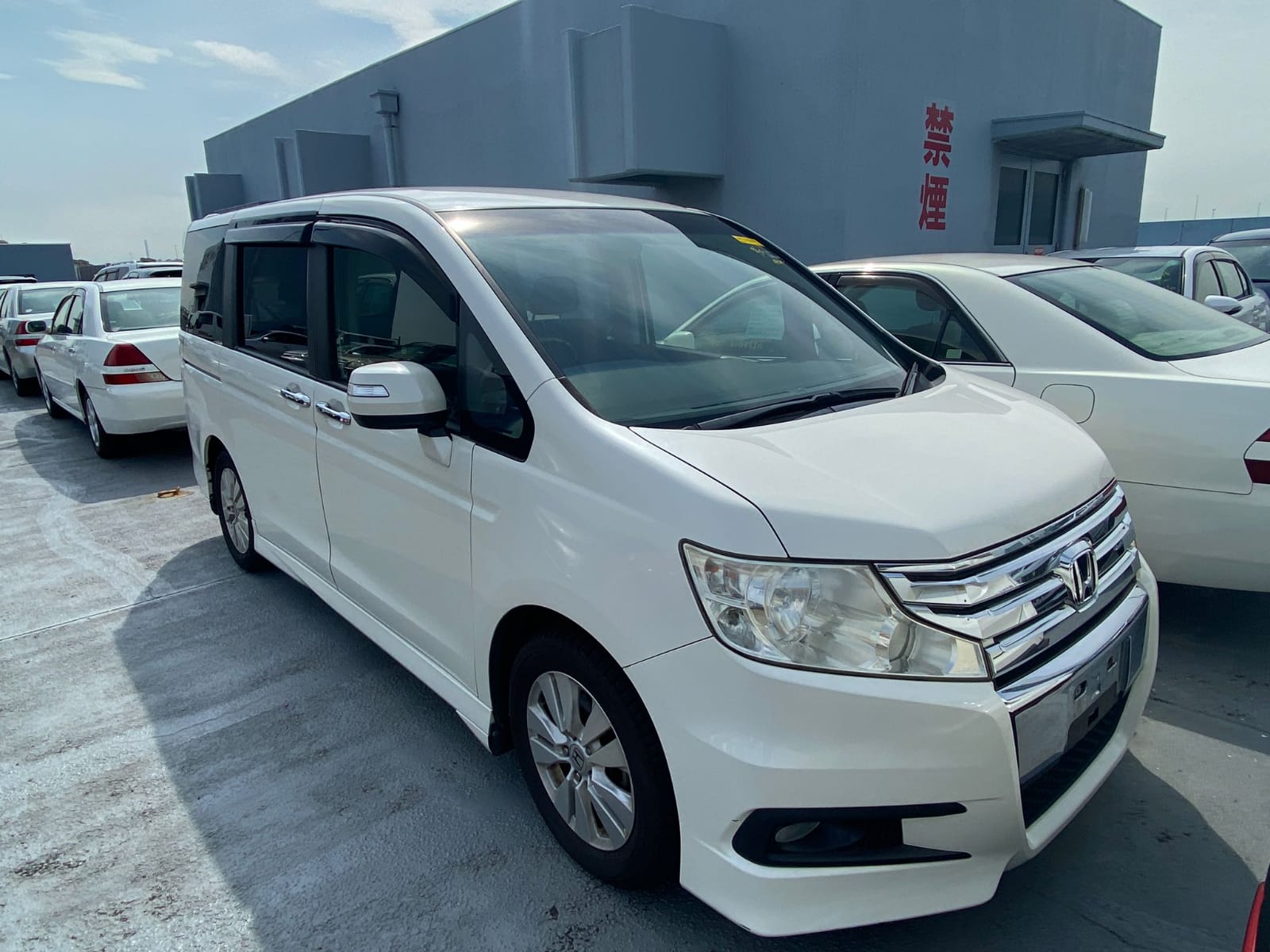 HONDA STEP WAGON 2012 White